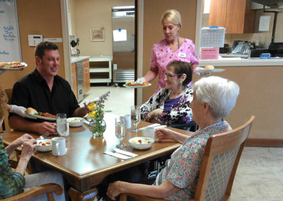 Heartwood Senior Living : Dinning Photo