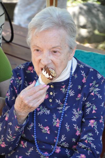 Heartwood Senior living : Resident mmm Ice Cream