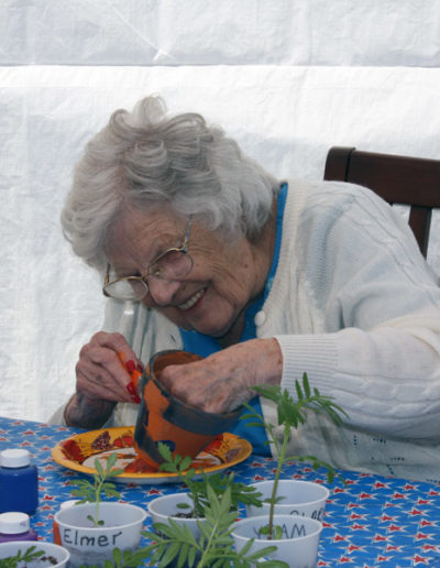 Heartwood Senior living : Planting Flower Pots