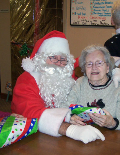 Heartwood Senior living : Santa Visits In Christmas